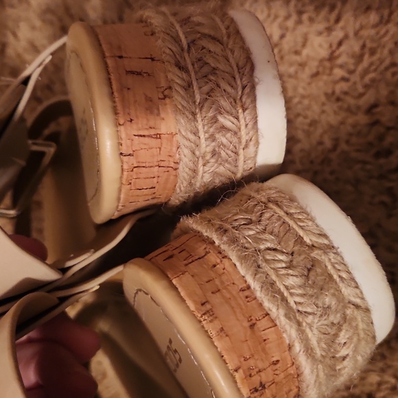 Women's Beige Platform Sandals Size 7.5 - Picture 6 of 13